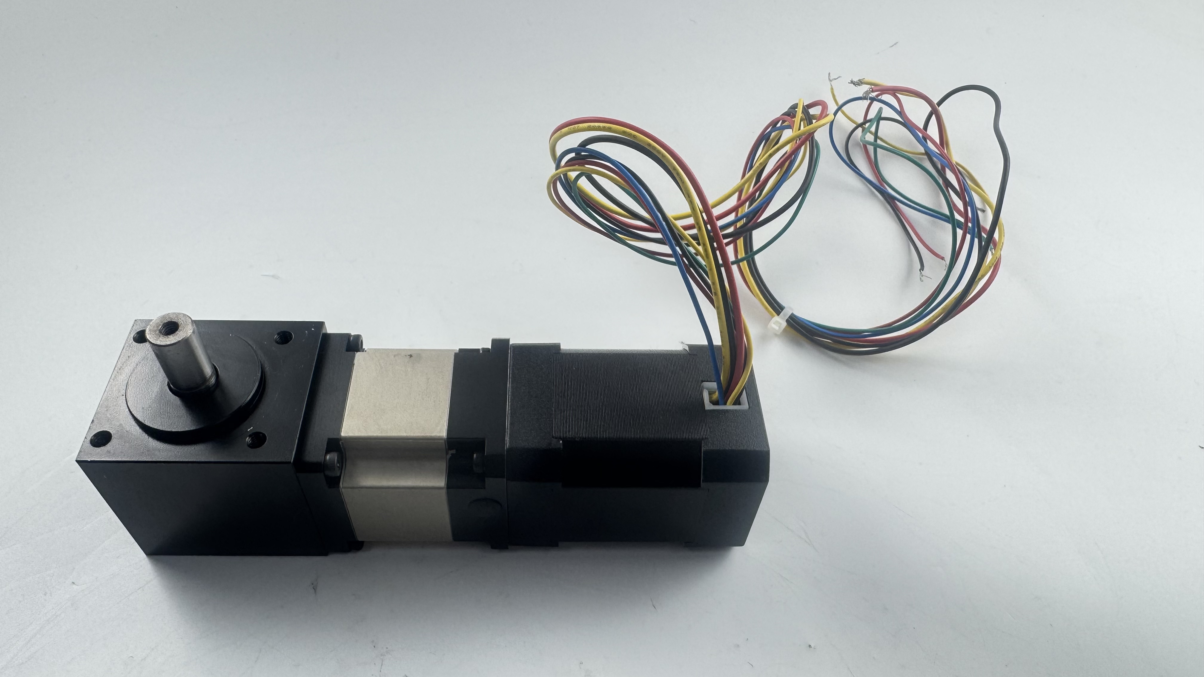 Brushless DC motor with planetary gearbox and lead wires